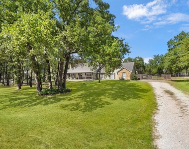 512 Post Oak Drive - Photo Thumbnail 2