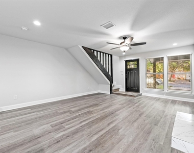 2640 Santa Barbara Drive - Photo Thumbnail 2