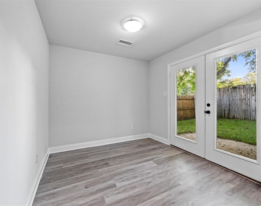 2640 Santa Barbara Drive - Photo Thumbnail 3