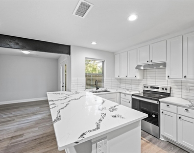 2640 Santa Barbara Drive - Photo Thumbnail 5