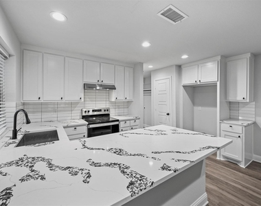2640 Santa Barbara Drive - Photo Thumbnail 7
