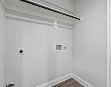 2640 Santa Barbara Drive - Photo Thumbnail 8