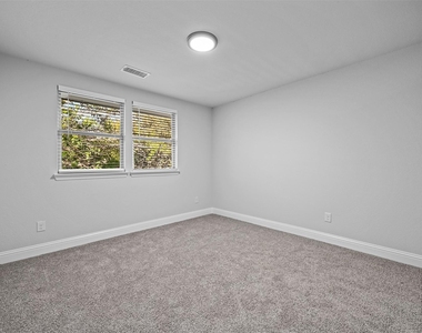 2640 Santa Barbara Drive - Photo Thumbnail 12