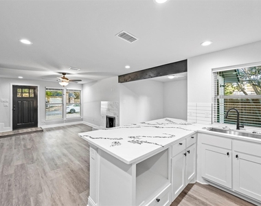 2640 Santa Barbara Drive - Photo Thumbnail 6
