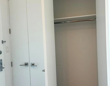 777 6th Avenue - Photo Thumbnail 3