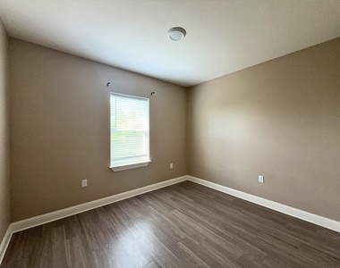 1027 Debby Court - Photo Thumbnail 11