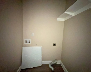 1027 Debby Court - Photo Thumbnail 12