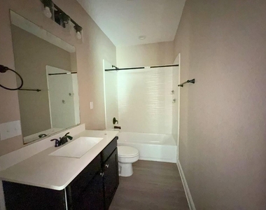 1027 Debby Court - Photo Thumbnail 10