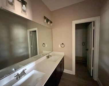 1027 Debby Court - Photo Thumbnail 7