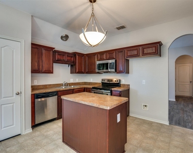 110 Enchanted Forest Drive - Photo Thumbnail 5