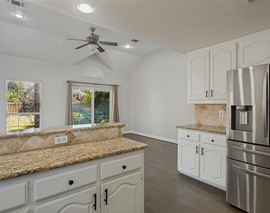 9410 Apple Way - Photo Thumbnail 10