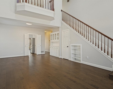 9410 Apple Way - Photo Thumbnail 4