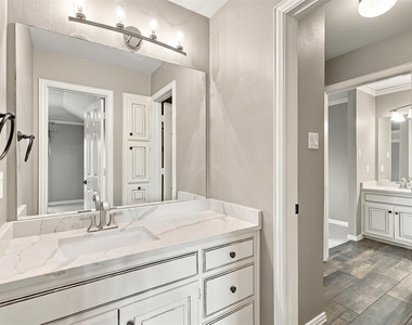 2114 Bay Club Drive - Photo Thumbnail 15