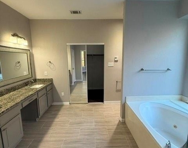 17915 Mary Margaret Street - Photo Thumbnail 5