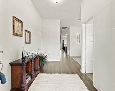 427 Pleasant Hill Lane - Photo Thumbnail 4