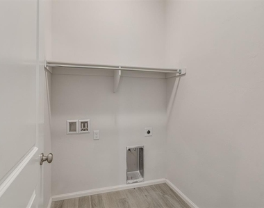 240 Evermore Lane - Photo Thumbnail 37