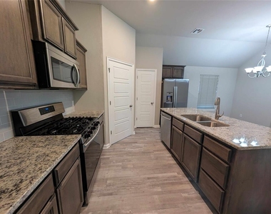 936 Sw 139th Street - Photo Thumbnail 5