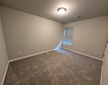 936 Sw 139th Street - Photo Thumbnail 10