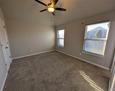 936 Sw 139th Street - Photo Thumbnail 8