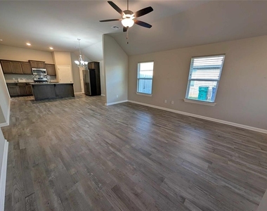 936 Sw 139th Street - Photo Thumbnail 2
