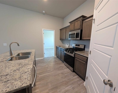 936 Sw 139th Street - Photo Thumbnail 6