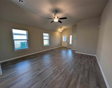 936 Sw 139th Street - Photo Thumbnail 3