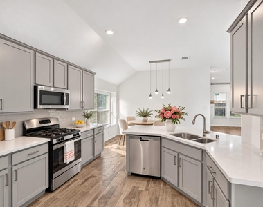 504 Pepperbark Avenue - Photo Thumbnail 4