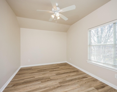 5012 Alpine Meadows Drive - Photo Thumbnail 12