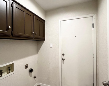 3054 Airhaven Street - Photo Thumbnail 7