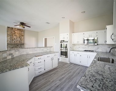 6813 Hickory Hollow Lane - Photo Thumbnail 7