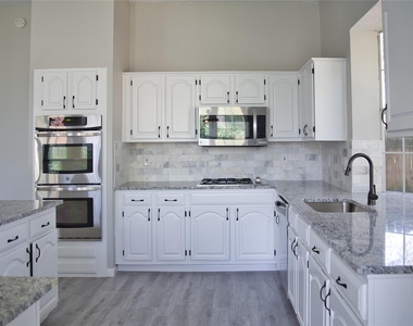 6813 Hickory Hollow Lane - Photo Thumbnail 4