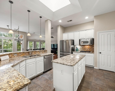 221 Freedom Court - Photo Thumbnail 12