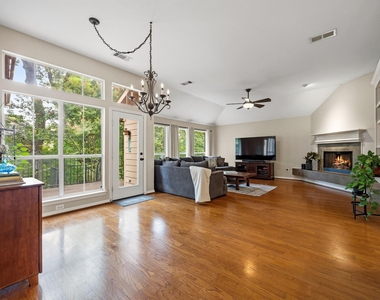 221 Freedom Court - Photo Thumbnail 9