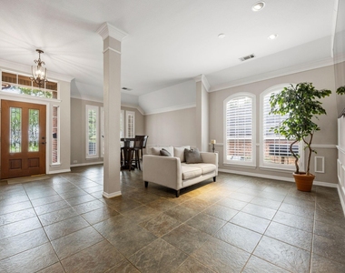 221 Freedom Court - Photo Thumbnail 2
