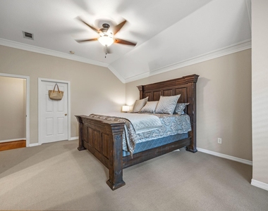 221 Freedom Court - Photo Thumbnail 14