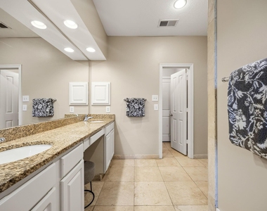 221 Freedom Court - Photo Thumbnail 15