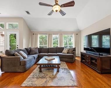221 Freedom Court - Photo Thumbnail 7