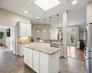 221 Freedom Court - Photo Thumbnail 11