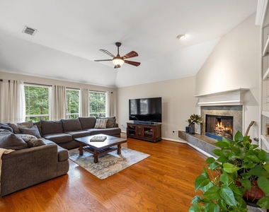 221 Freedom Court - Photo Thumbnail 6