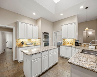 221 Freedom Court - Photo Thumbnail 10