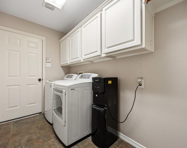 221 Freedom Court - Photo Thumbnail 21