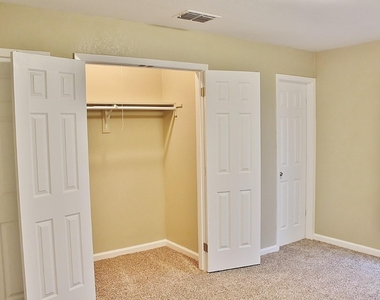 302 Linkwood Drive - Photo Thumbnail 14