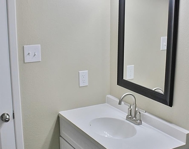 302 Linkwood Drive - Photo Thumbnail 17