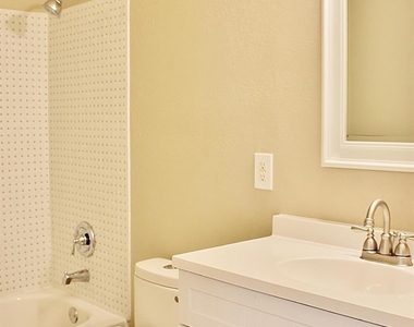 302 Linkwood Drive - Photo Thumbnail 9