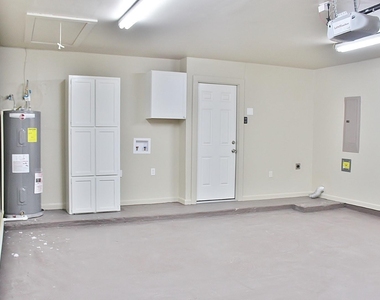 302 Linkwood Drive - Photo Thumbnail 18