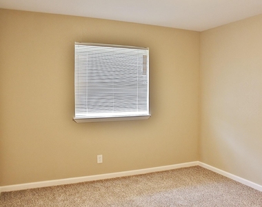 302 Linkwood Drive - Photo Thumbnail 10