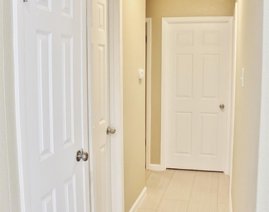 302 Linkwood Drive - Photo Thumbnail 2