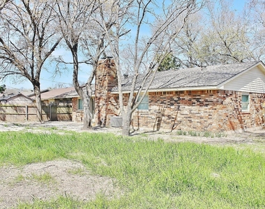 302 Linkwood Drive - Photo Thumbnail 20