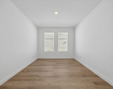9545 Trecini Drive - Photo Thumbnail 15