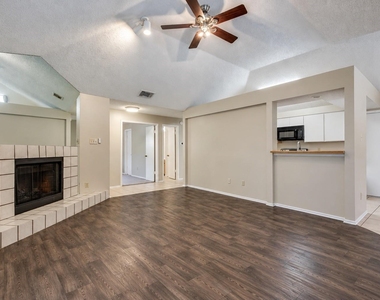 525 Grace Lane - Photo Thumbnail 2